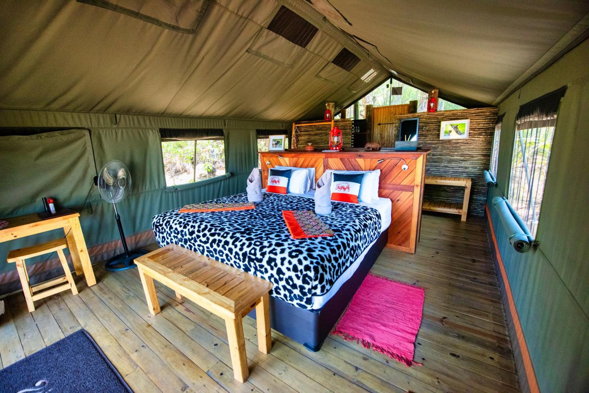 Semowi Lodge And Campsites Mirapene Habitación foto