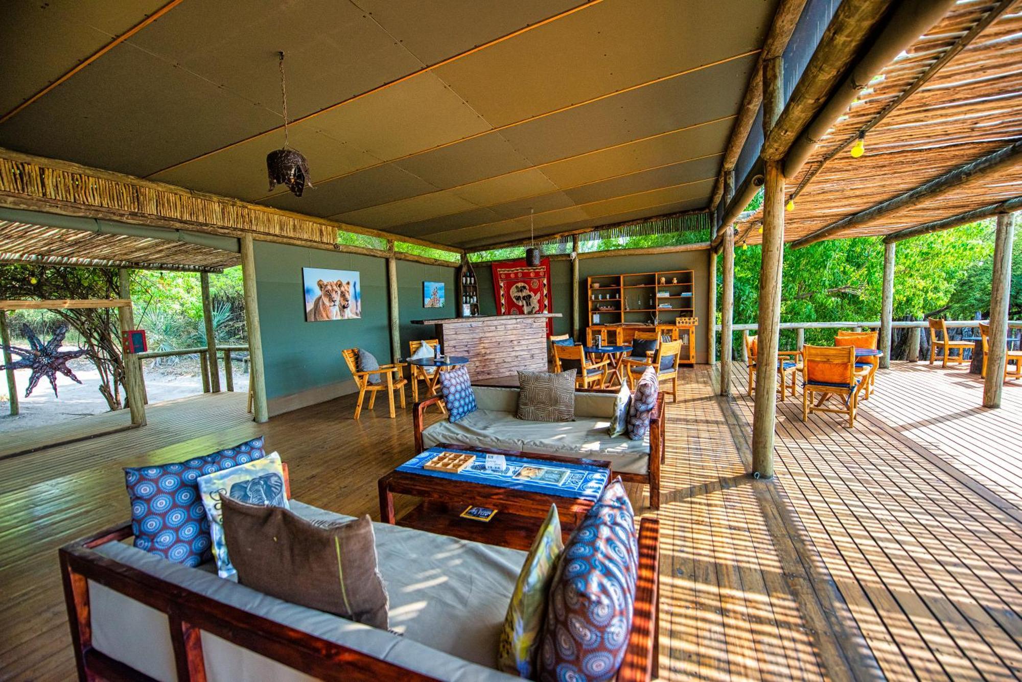 Semowi Lodge And Campsites Mirapene Exterior foto